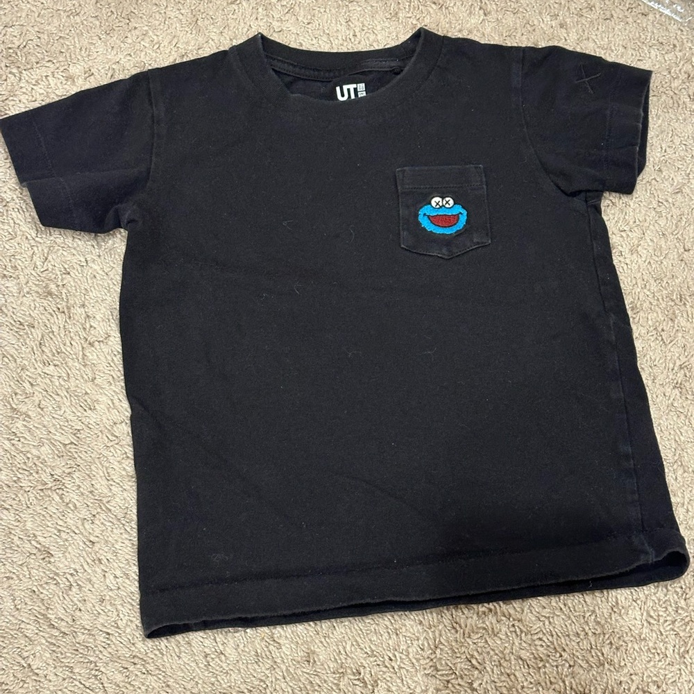 Uniqlo x KAWS Sesame Street black tee shirt 3-4 toddler 3T 4T Cookie Monster